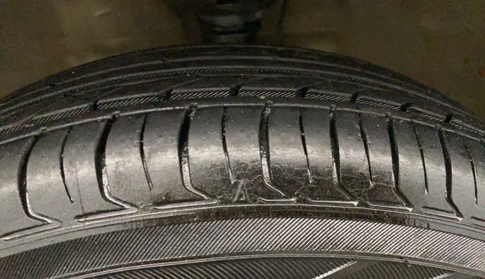 2016 Maruti Wagon R 1.0 LXI, Petrol, Manual, 75,066 km, Left Front Tyre Tread