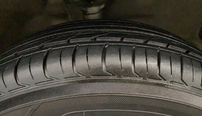 2016 Maruti Wagon R 1.0 LXI, Petrol, Manual, 75,066 km, Right Front Tyre Tread