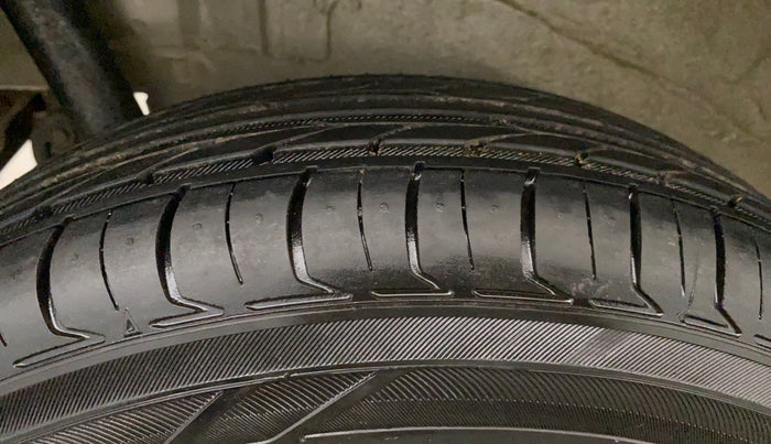 2016 Maruti Wagon R 1.0 LXI, Petrol, Manual, 75,066 km, Right Rear Tyre Tread