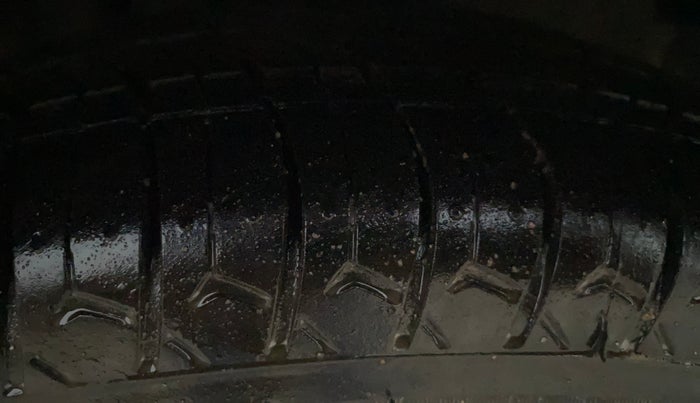 2016 Hyundai i10 SPORTZ 1.1, Petrol, Manual, 41,115 km, Right Front Tyre Tread