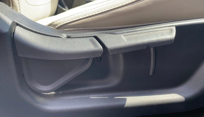 2019 KIA SELTOS HTX 1.5 PETROL, Petrol, Manual, 55,988 km, Driver Side Adjustment Panel