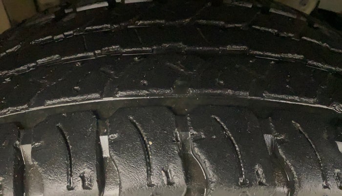 2021 Mahindra Thar LX PETROL HT 4WD AT, Petrol, Automatic, 26,348 km, Right Front Tyre Tread