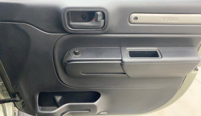 2021 Mahindra Thar LX PETROL HT 4WD AT, Petrol, Automatic, 26,348 km, Driver Side Door Panels Control