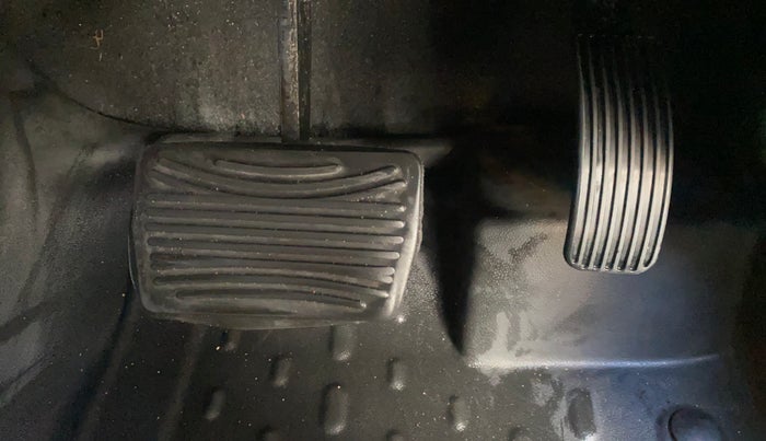 2021 Mahindra Thar LX PETROL HT 4WD AT, Petrol, Automatic, 26,348 km, Pedals