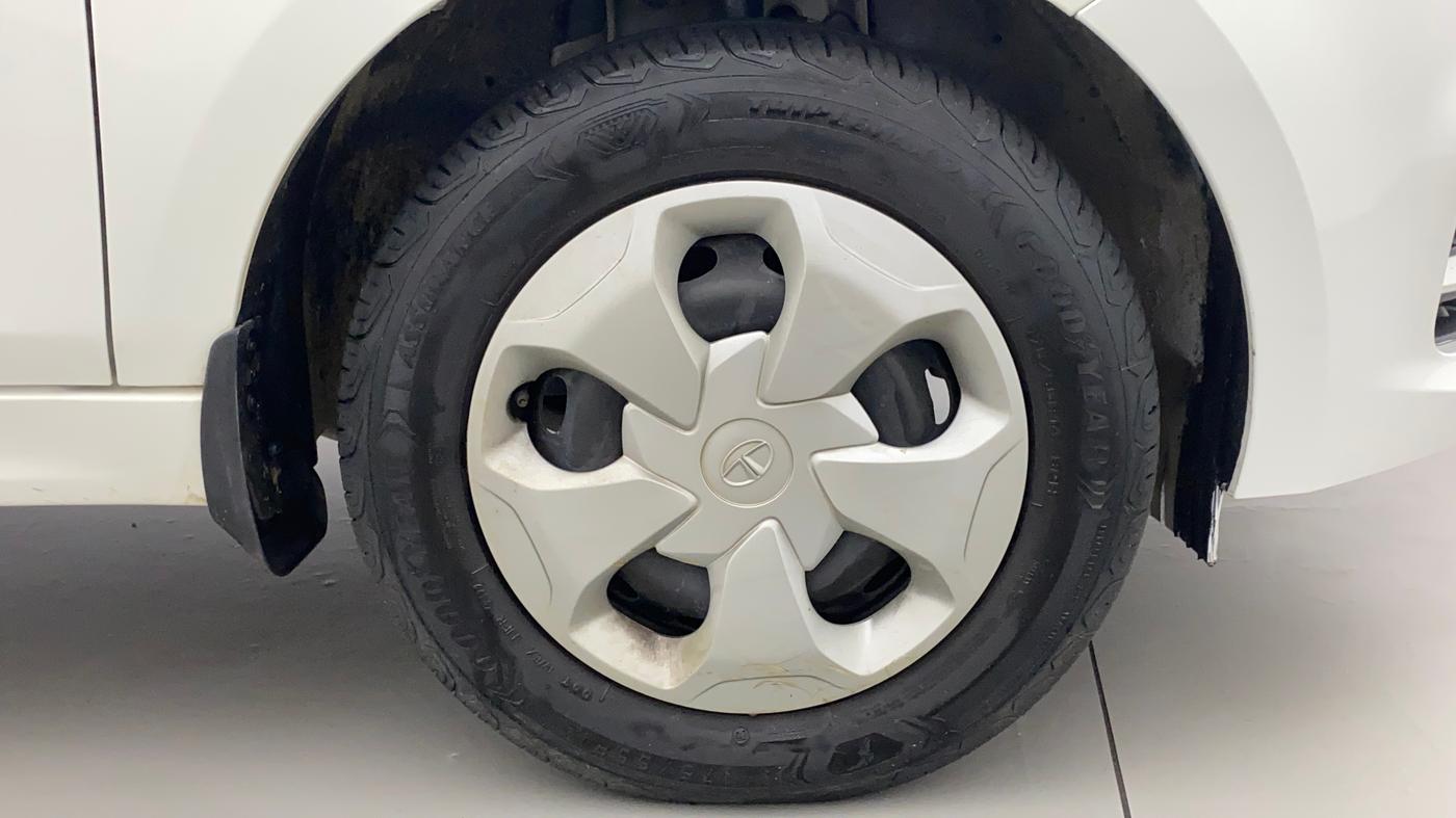 2022 Tata Tiago XT PETROL, Petrol, Manual, 10,806 km, Right Front Wheel