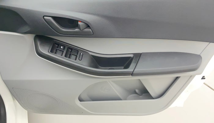 2022 Tata Tiago XT PETROL, Petrol, Manual, 10,806 km, Driver Side Door Panels Control