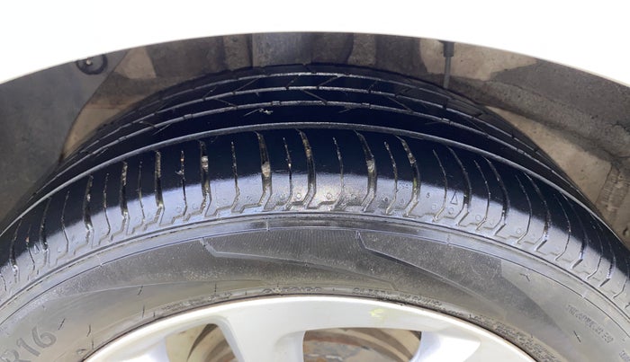 2015 Hyundai Elite i20 SPORTZ 1.2 (O), Petrol, Manual, 52,177 km, Right Rear Tyre Tread