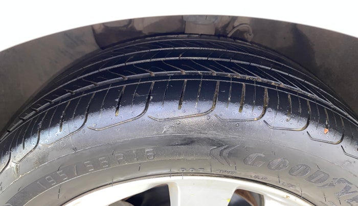 2015 Hyundai Elite i20 SPORTZ 1.2 (O), Petrol, Manual, 52,177 km, Left Front Tyre Tread