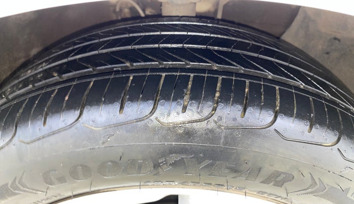 2015 Hyundai Elite i20 SPORTZ 1.2 (O), Petrol, Manual, 52,177 km, Right Front Tyre Tread