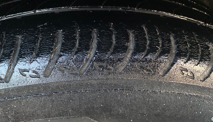 2022 Maruti XL6 ALPHA PLUS MT, Petrol, Manual, 50,563 km, Right Front Tyre Tread