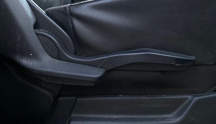 2022 Maruti XL6 ALPHA PLUS MT, Petrol, Manual, 50,563 km, Driver Side Adjustment Panel