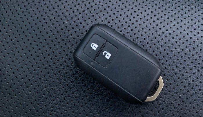 2022 Maruti XL6 ALPHA PLUS MT, Petrol, Manual, 50,563 km, Key Close Up