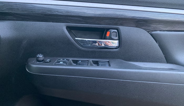 2022 Maruti XL6 ALPHA PLUS MT, Petrol, Manual, 50,563 km, Driver Side Door Panels Control