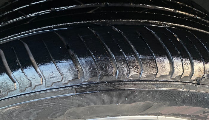 2022 Maruti XL6 ALPHA PLUS MT, Petrol, Manual, 50,563 km, Right Rear Tyre Tread