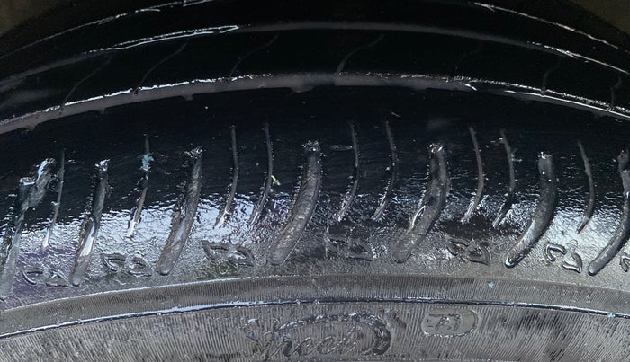 2022 Maruti XL6 ALPHA PLUS MT, Petrol, Manual, 50,563 km, Left Front Tyre Tread