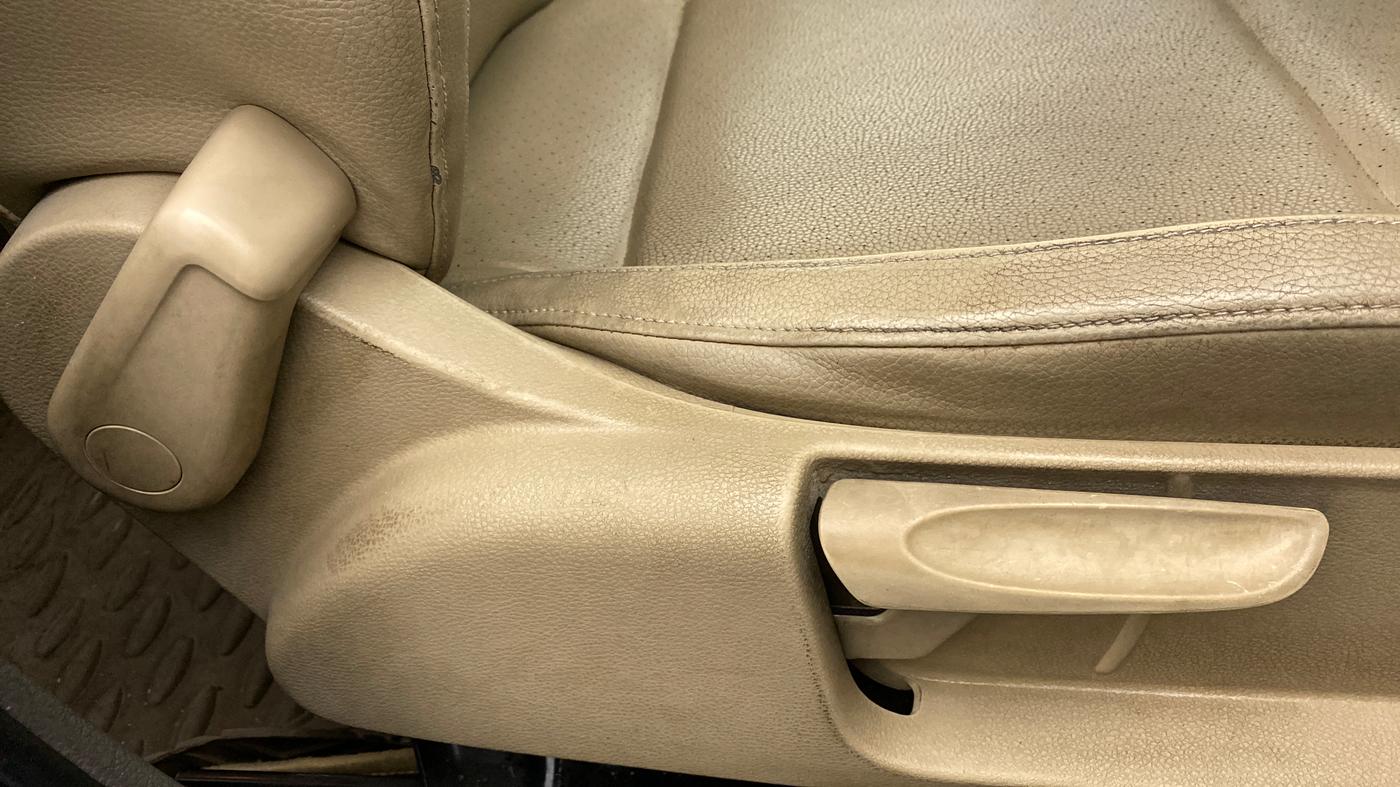 2015 Volkswagen Vento HIGHLINE PETROL, Petrol, Manual, 47,975 km, Driver Side Adjustment Panel