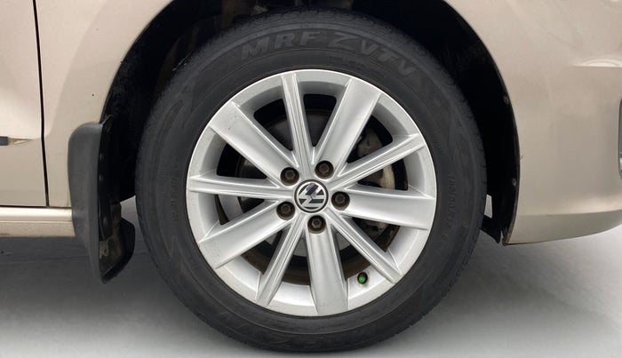 2015 Volkswagen Vento HIGHLINE PETROL, Petrol, Manual, 47,975 km, Right Front Wheel