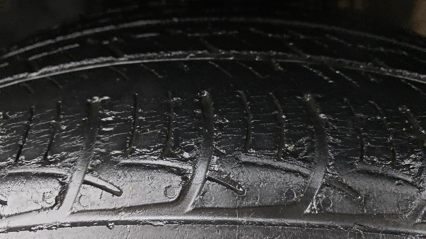 2015 Volkswagen Vento HIGHLINE PETROL, Petrol, Manual, 47,975 km, Left Front Tyre Tread