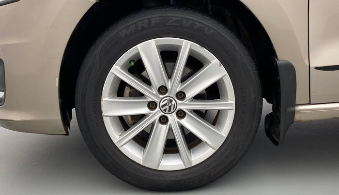 2015 Volkswagen Vento HIGHLINE PETROL, Petrol, Manual, 47,975 km, Left Front Wheel