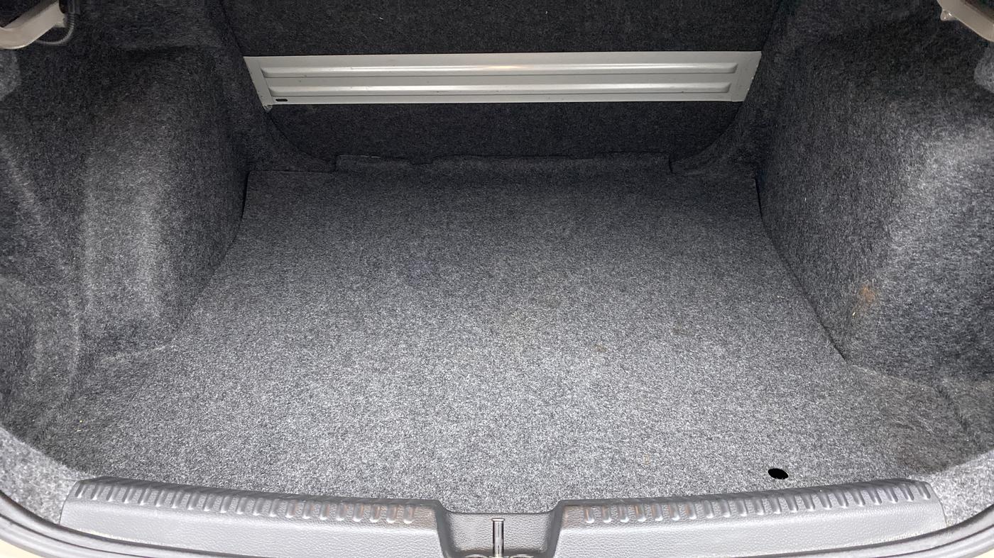 2015 Volkswagen Vento HIGHLINE PETROL, Petrol, Manual, 47,975 km, Boot Inside