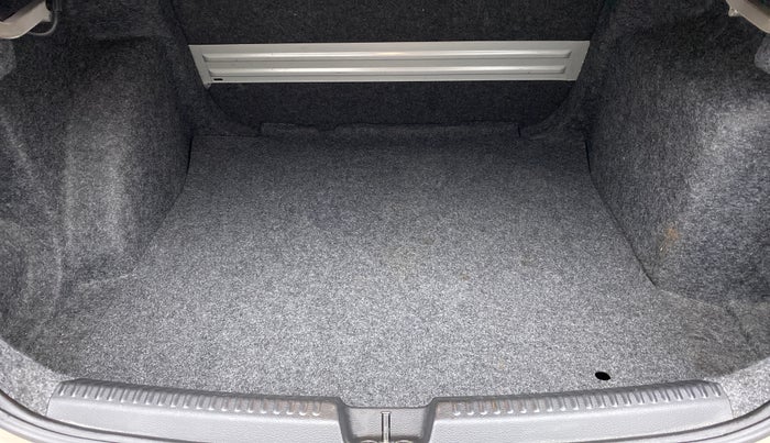 2015 Volkswagen Vento HIGHLINE PETROL, Petrol, Manual, 47,975 km, Boot Inside