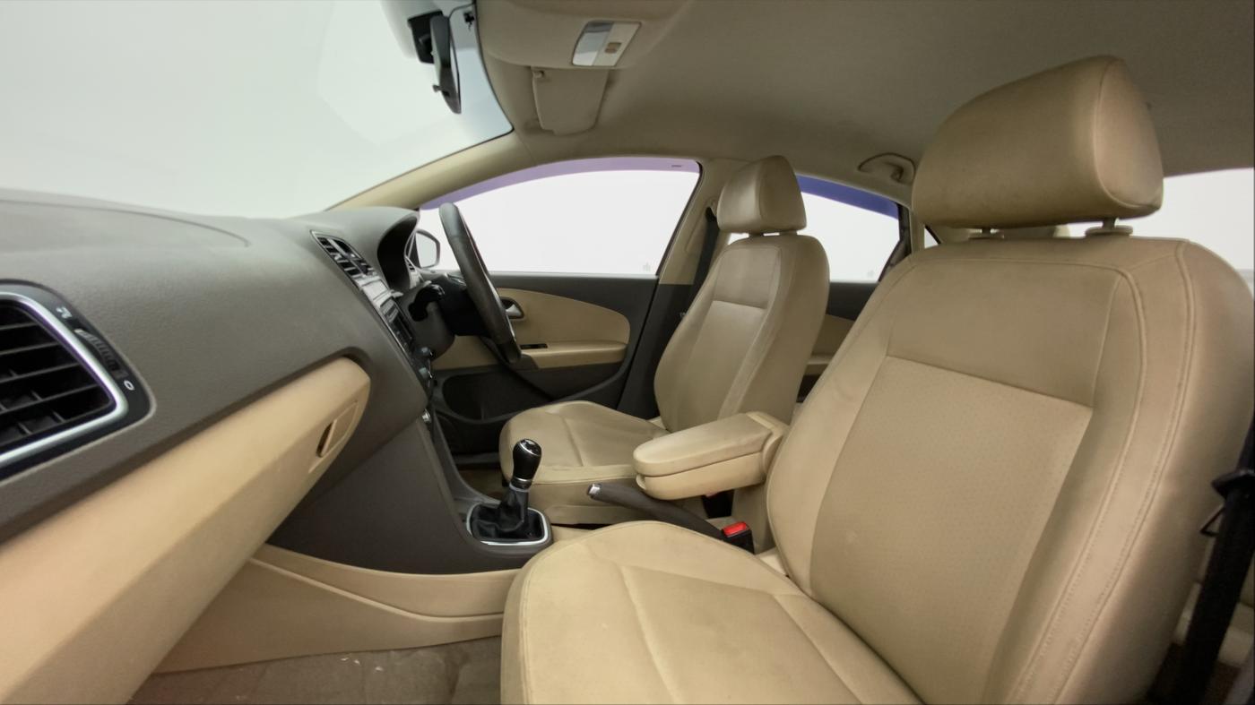 2015 Volkswagen Vento HIGHLINE PETROL, Petrol, Manual, 47,975 km, Right Side Front Door Cabin