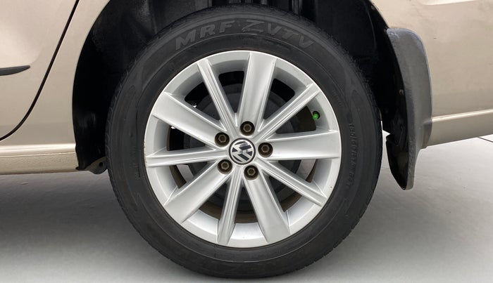 2015 Volkswagen Vento HIGHLINE PETROL, Petrol, Manual, 47,975 km, Left Rear Wheel