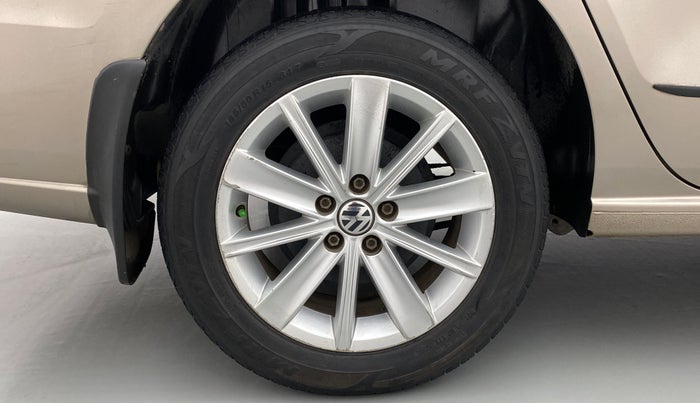 2015 Volkswagen Vento HIGHLINE PETROL, Petrol, Manual, 47,975 km, Right Rear Wheel