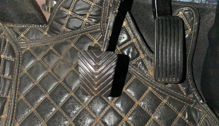 2023 KIA CARENS PRESTIGE PLUS 1.5 PETROL IMT 7 STR, Petrol, Manual, 5,561 km, Pedals