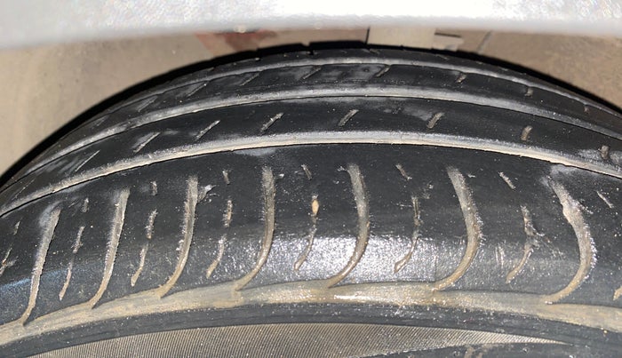 2023 KIA CARENS PRESTIGE PLUS 1.5 PETROL IMT 7 STR, Petrol, Manual, 5,561 km, Left Front Tyre Tread