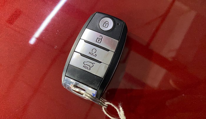 2023 KIA CARENS PRESTIGE PLUS 1.5 PETROL IMT 7 STR, Petrol, Manual, 5,561 km, Key Close Up