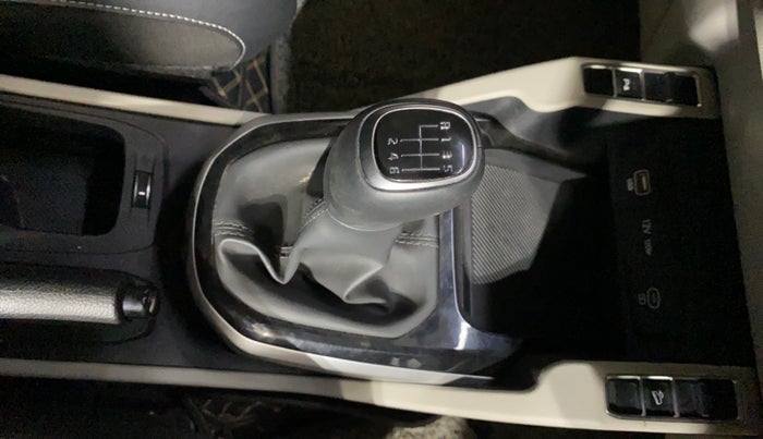 2023 KIA CARENS PRESTIGE PLUS 1.5 PETROL IMT 7 STR, Petrol, Manual, 5,561 km, Gear Lever