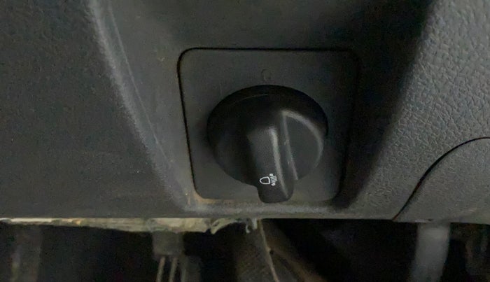 2015 Nissan Terrano XE (D), Diesel, Manual, 94,647 km, Dashboard - Headlight height adjustment not working