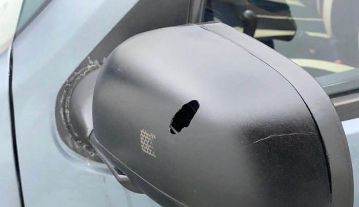 2015 Nissan Terrano XE (D), Diesel, Manual, 94,647 km, Left rear-view mirror - Cover has minor damage