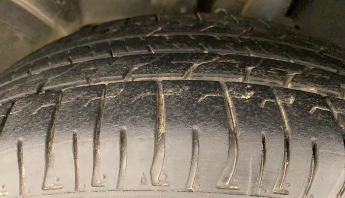 2015 Nissan Terrano XE (D), Diesel, Manual, 94,647 km, Left Front Tyre Tread