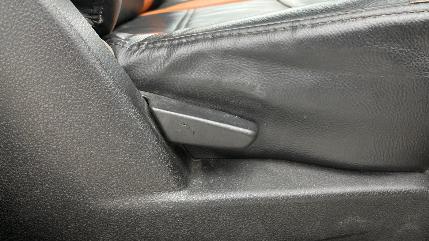 2017 Renault Duster RXL PETROL, Petrol, Manual, 67,583 km, Driver Side Adjustment Panel