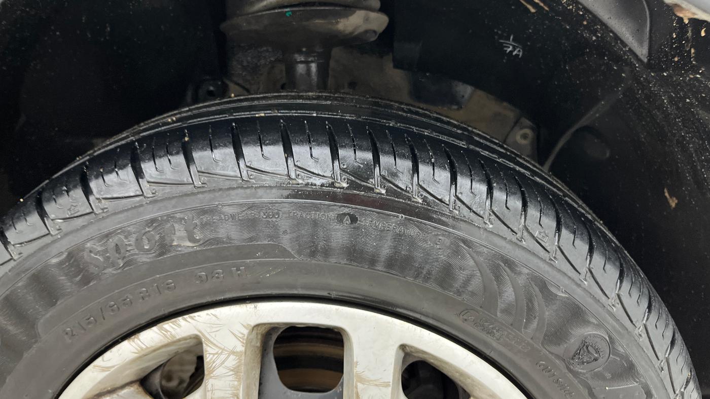 2017 Renault Duster RXL PETROL, Petrol, Manual, 67,583 km, Right Front Tyre Tread
