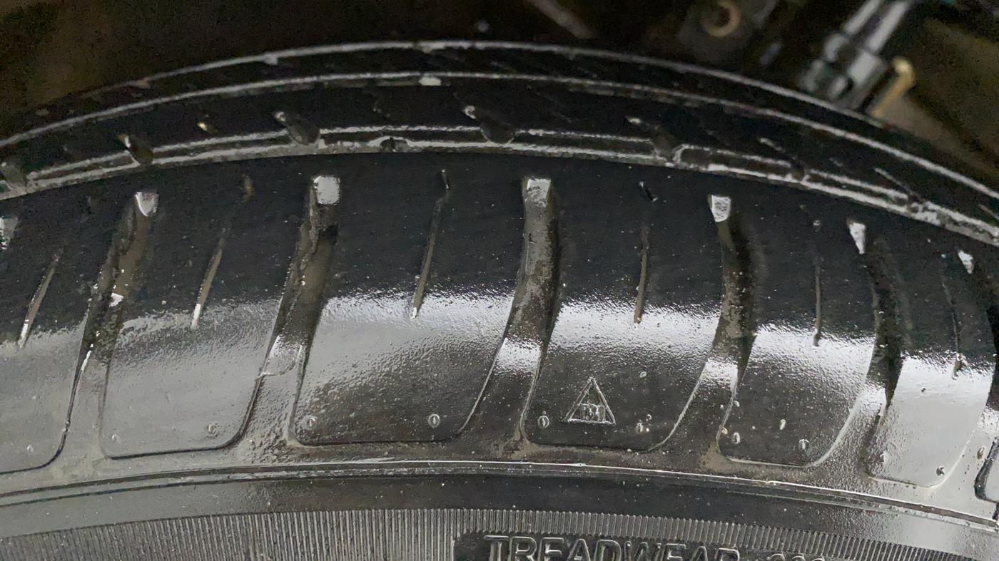 2015 Maruti Swift Dzire VXI, Petrol, Manual, 92,686 km, Right Rear Tyre Tread
