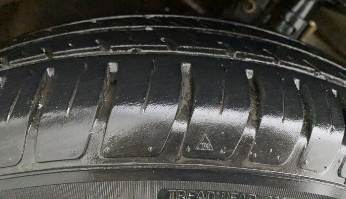 2015 Maruti Swift Dzire VXI, Petrol, Manual, 92,686 km, Right Rear Tyre Tread