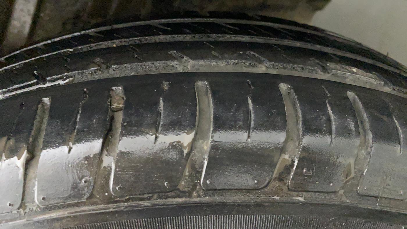 2015 Maruti Swift Dzire VXI, Petrol, Manual, 92,686 km, Left Rear Tyre Tread