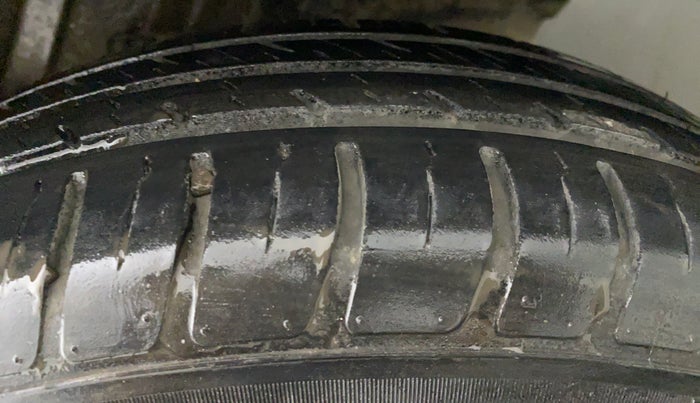 2015 Maruti Swift Dzire VXI, Petrol, Manual, 92,686 km, Left Rear Tyre Tread