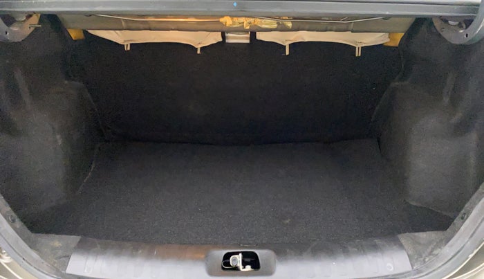 2015 Maruti Swift Dzire VXI, Petrol, Manual, 92,686 km, Boot Inside