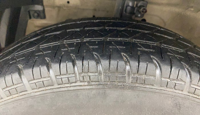 2013 Maruti Swift Dzire VXI, Petrol, Manual, 1,07,058 km, Left Front Tyre Tread