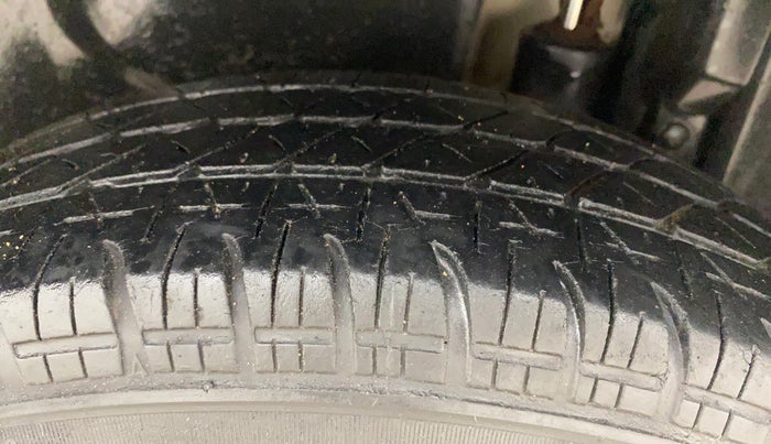 2013 Maruti Swift Dzire VXI, Petrol, Manual, 1,07,058 km, Left Rear Tyre Tread