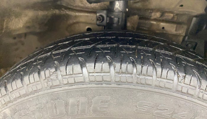 2013 Maruti Swift Dzire VXI, Petrol, Manual, 1,07,058 km, Right Front Tyre Tread