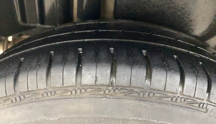 2013 Maruti Swift Dzire VXI, Petrol, Manual, 1,07,058 km, Right Rear Tyre Tread