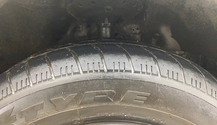 2014 Honda Amaze 1.5L I-DTEC S, Diesel, Manual, 1,48,630 km, Right Front Tyre Tread