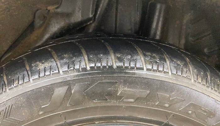 2014 Honda Amaze 1.5L I-DTEC S, Diesel, Manual, 1,48,630 km, Left Rear Tyre Tread