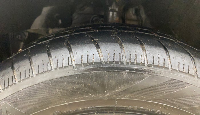 2014 Honda Amaze 1.5L I-DTEC S, Diesel, Manual, 1,48,630 km, Left Front Tyre Tread