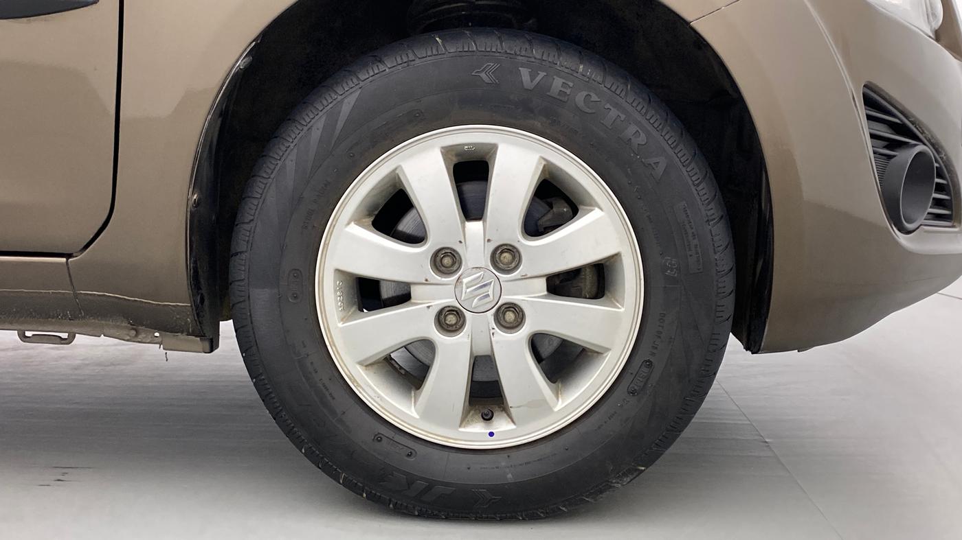 2014 Maruti Ritz ZXI, Petrol, Manual, 28,995 km, Right Front Wheel